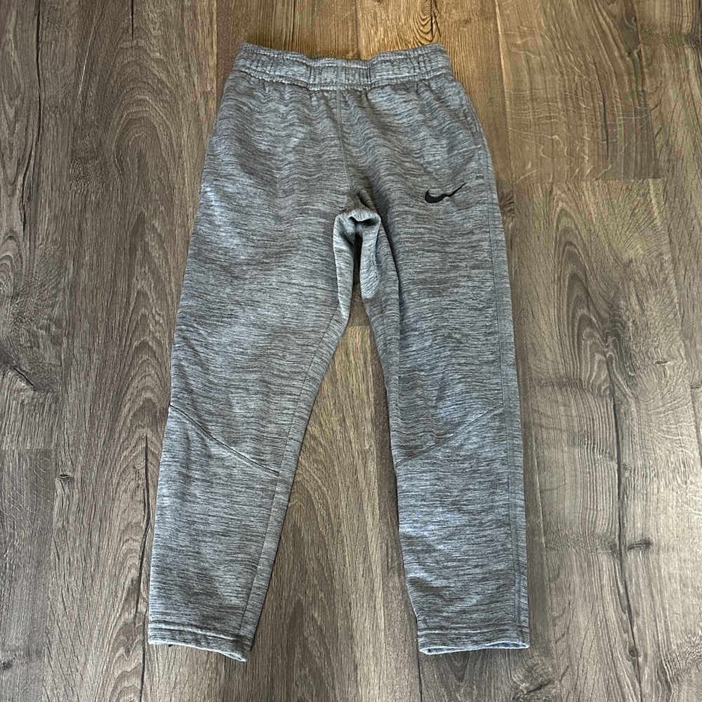 Boys Nike Therma-Fit Fleece-lined Gray Joggers